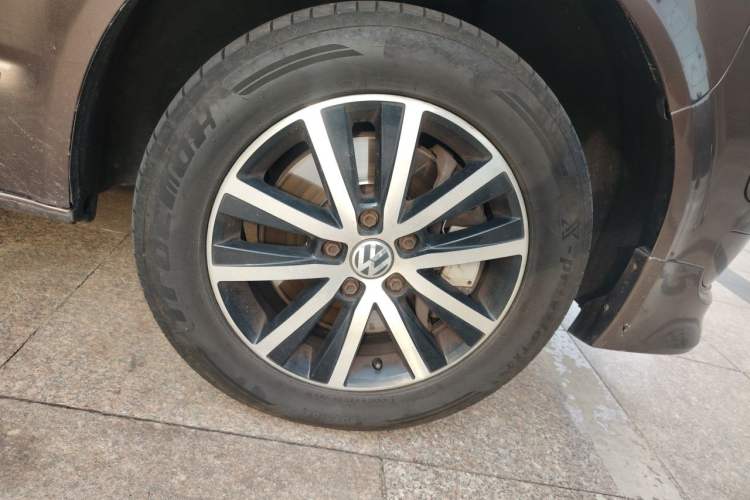 Used Volkswagen Multivan 2012 2.0 TSI Four-Wheel Drive Deluxe Edition Right Front Wheel Hub