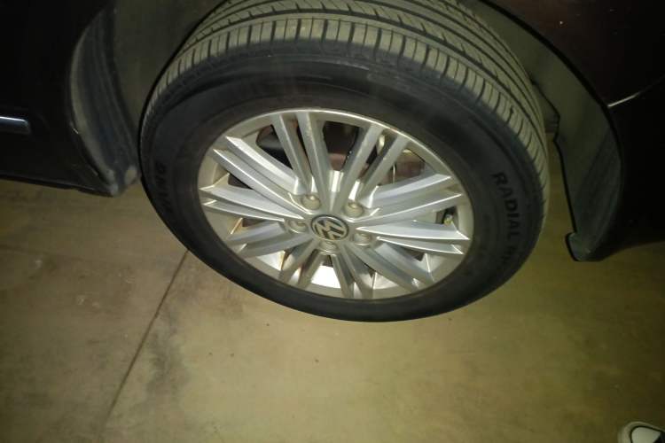 Used Volkswagen Multivan 2012 2.0 TSI Two-Wheel-Drive Luxury Edition Right Front Wheel Hub
