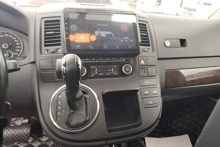 Used Volkswagen Multivan 2012 2.0 TSI Two-Wheel-Drive Luxury Edition Audio And AC Panel