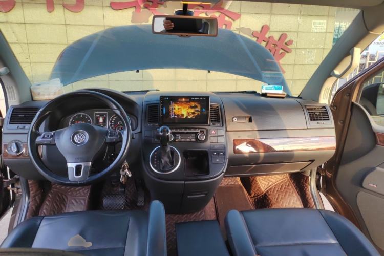 Used Volkswagen Multivan 2012 2.0 TSI Two-Wheel-Drive Luxury Edition Center Console