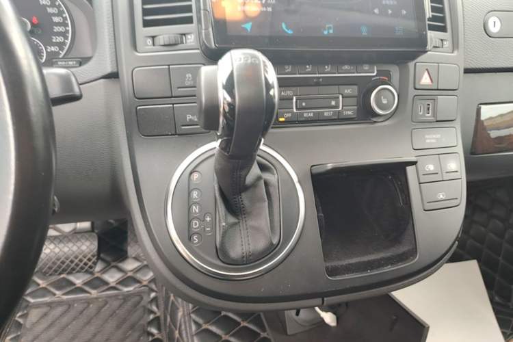 Used Volkswagen Multivan 2012 2.0 TSI Two-Wheel-Drive Luxury Edition Gear Lever