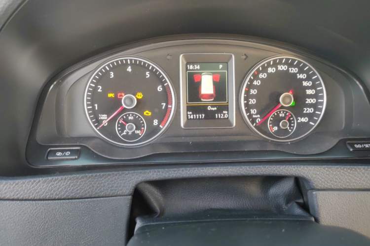 Used Volkswagen Multivan 2012 2.0 TSI Two-Wheel-Drive Luxury Edition Odometer Close Up