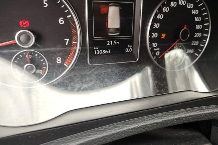 Used Volkswagen Multivan 2012 2.0 TSI Two-Wheel-Drive Luxury Edition Odometer Close Up