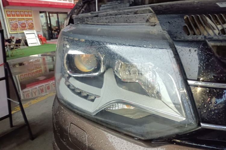 Used Volkswagen Multivan 2012 2.0 TSI Four-Wheel Drive Deluxe Edition Right Front Headlight