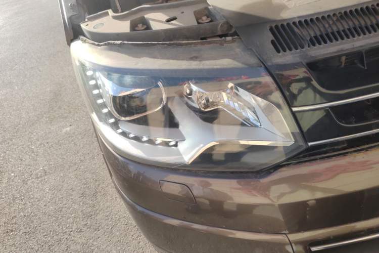 Used Volkswagen Multivan 2012 2.0 TSI Two-Wheel-Drive Luxury Edition Right Front Headlight