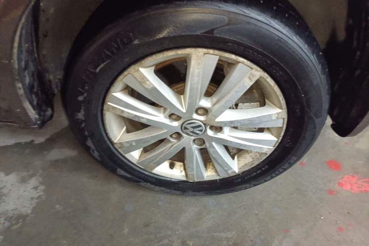 Used Volkswagen Multivan 2012 2.0 TSI Four-Wheel Drive Deluxe Edition Right Front Wheel Hub