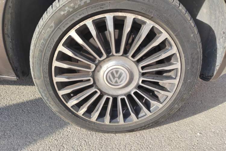 Used Volkswagen Multivan 2012 2.0 TSI Two-Wheel-Drive Luxury Edition Right Front Wheel Hub