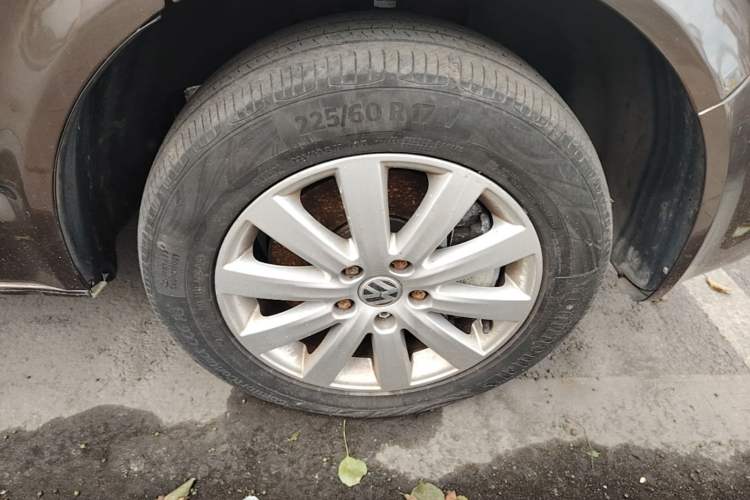 Used Volkswagen Multivan 2012 2.0 TSI Two-Wheel-Drive Luxury Edition Right Front Wheel Hub