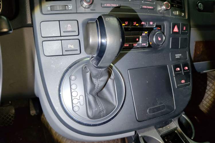 Used Volkswagen Multivan 2012 2.0 TSI Two-Wheel-Drive Luxury Edition Gear Lever