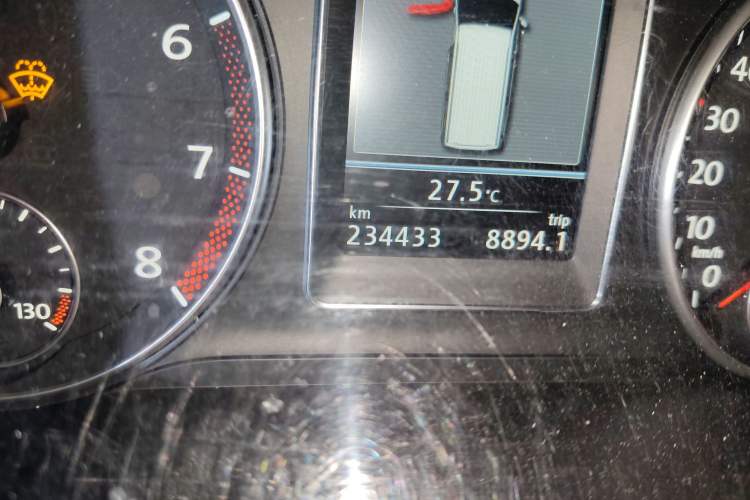 Used Volkswagen Multivan 2012 2.0 TSI Two-Wheel-Drive Luxury Edition Odometer Close Up