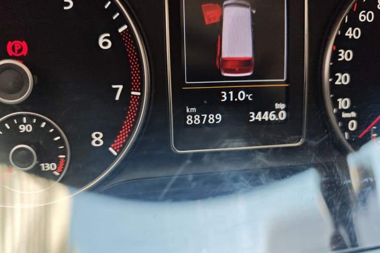 Used Volkswagen Multivan 2012 2.0 TSI Four-Wheel Drive Deluxe Edition Odometer Close Up