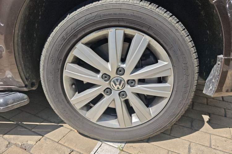 Used Volkswagen Multivan 2012 2.0 TSI Four-Wheel Drive Deluxe Edition Right Front Wheel Hub