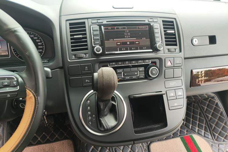 Used Volkswagen Multivan 2012 2.0 TSI Four-Wheel Drive Deluxe Edition Audio And AC Panel