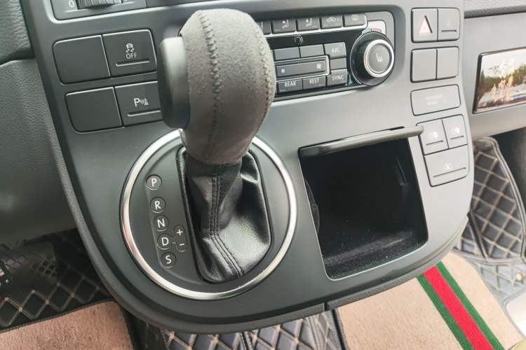 Used Volkswagen Multivan 2012 2.0 TSI Four-Wheel Drive Deluxe Edition Gear Lever
