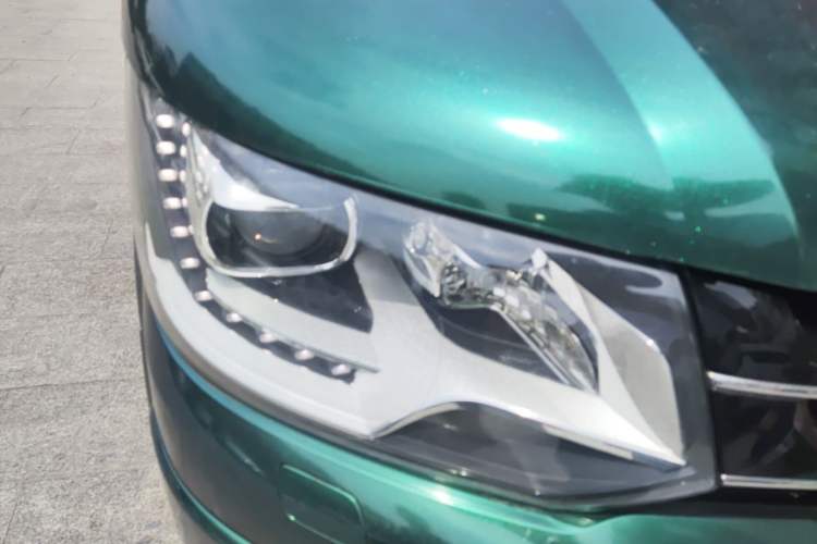 Used Volkswagen Multivan 2012 2.0 TSI Four-Wheel Drive Deluxe Edition Right Front Headlight