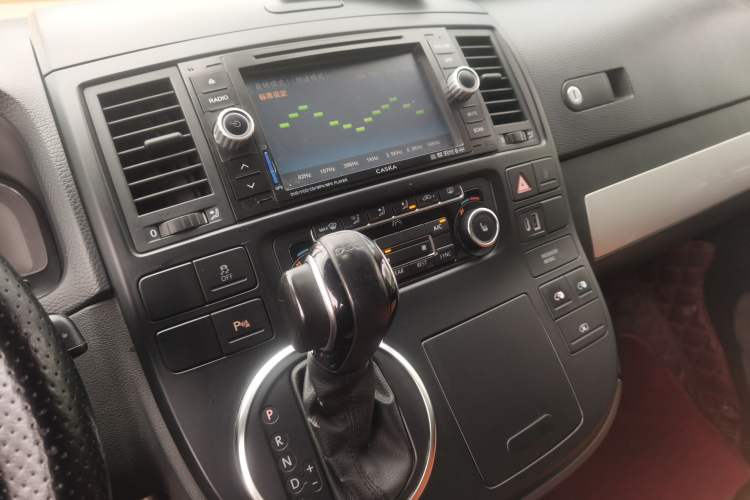 Used Volkswagen Multivan 2012 2.0 TSI Two-Wheel-Drive Luxury Edition Audio And AC Panel