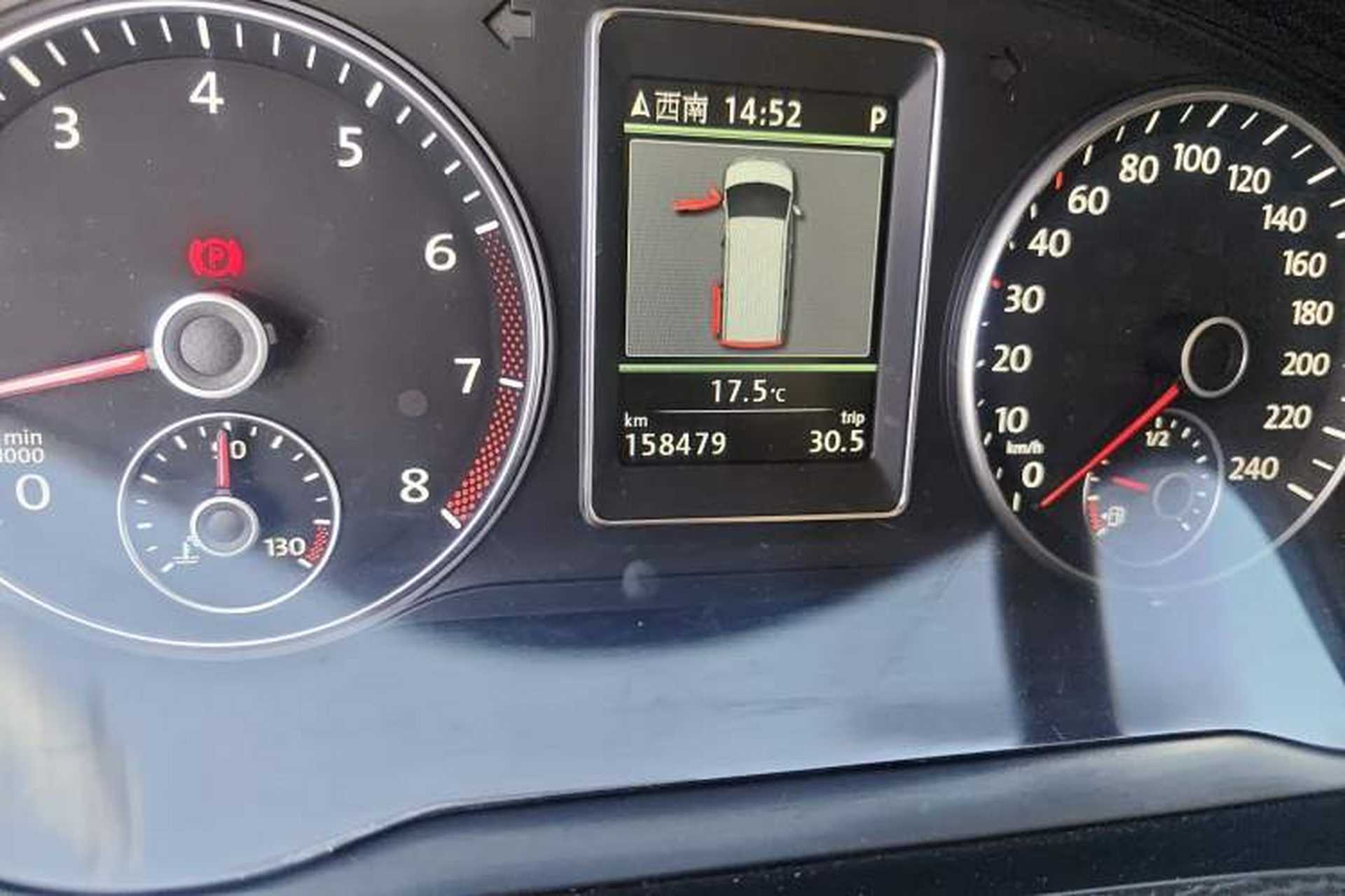 Used Volkswagen Multivan 2012 2.0 TSI Four-Wheel Drive Deluxe Edition Odometer Close Up