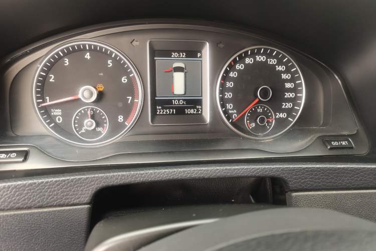 Used Volkswagen Multivan 2012 2.0 TSI Two-Wheel-Drive Luxury Edition Odometer Close Up