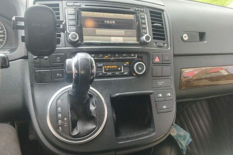 Used Volkswagen Multivan 2012 2.0 TSI Four-Wheel Drive Deluxe Edition Audio And AC Panel