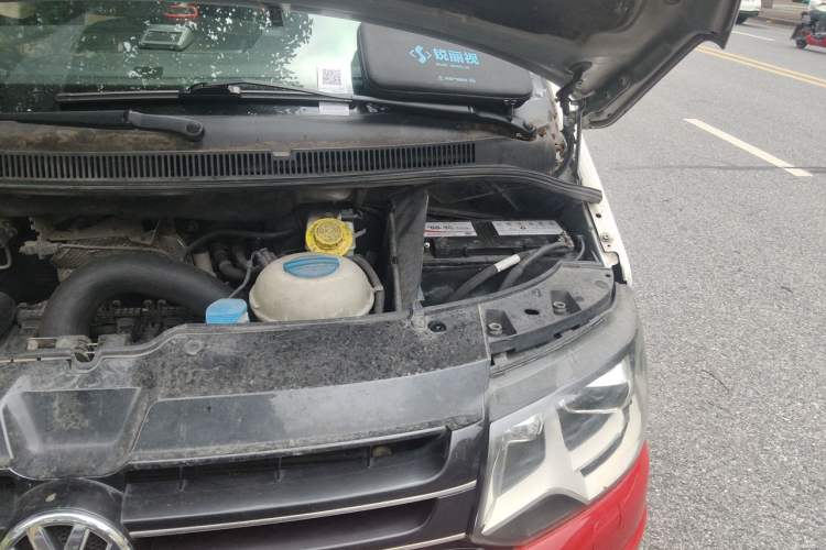 Used Volkswagen Multivan 2012 2.0 TSI Four-Wheel Drive Deluxe Edition Engine Bay Left