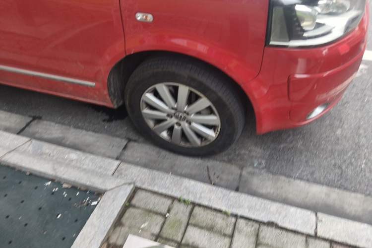 Used Volkswagen Multivan 2012 2.0 TSI Four-Wheel Drive Deluxe Edition Right Front Wheel Hub