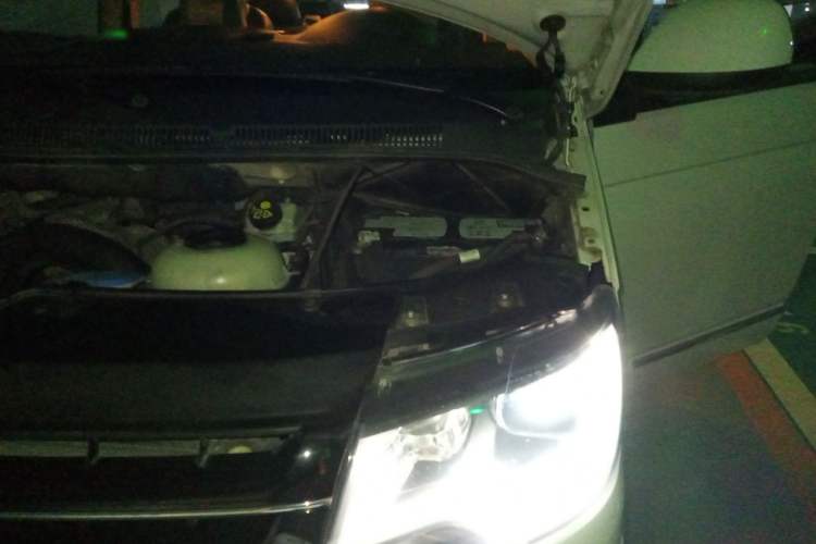 Used Volkswagen Multivan 2012 2.0 TSI Four-Wheel Drive Deluxe Edition Engine Bay Left