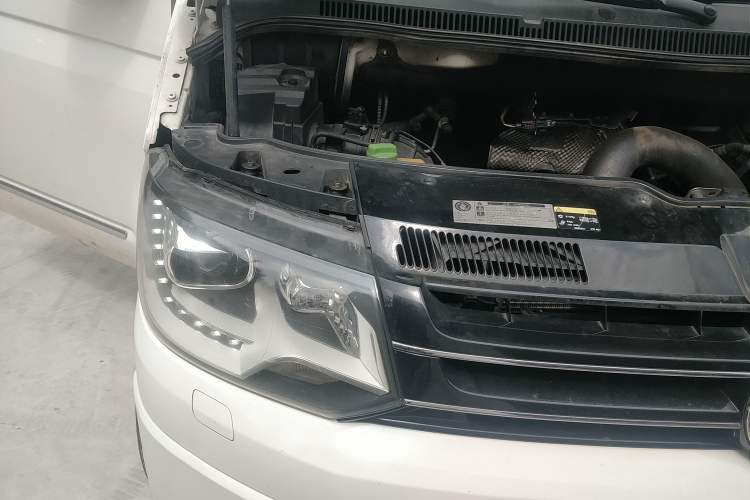 Used Volkswagen Multivan 2012 2.0 TSI Two-Wheel-Drive Luxury Edition Engine Bay Right