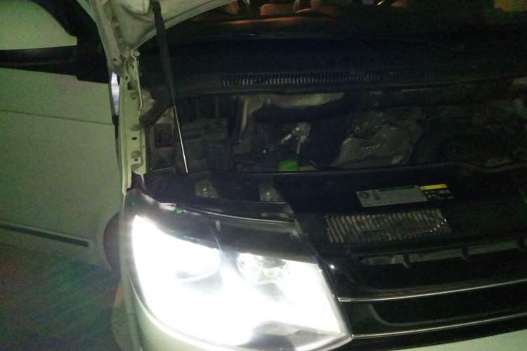 Used Volkswagen Multivan 2012 2.0 TSI Four-Wheel Drive Deluxe Edition Engine Bay Right
