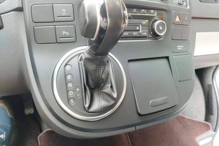 Used Volkswagen Multivan 2012 2.0 TSI Two-Wheel Drive Business Edition Gear Lever
