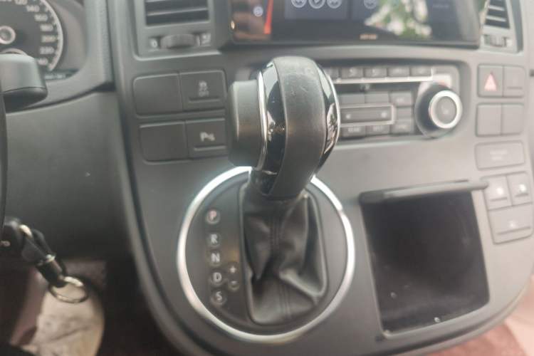 Used Volkswagen Multivan 2012 2.0 TSI Two-Wheel-Drive Luxury Edition Gear Lever
