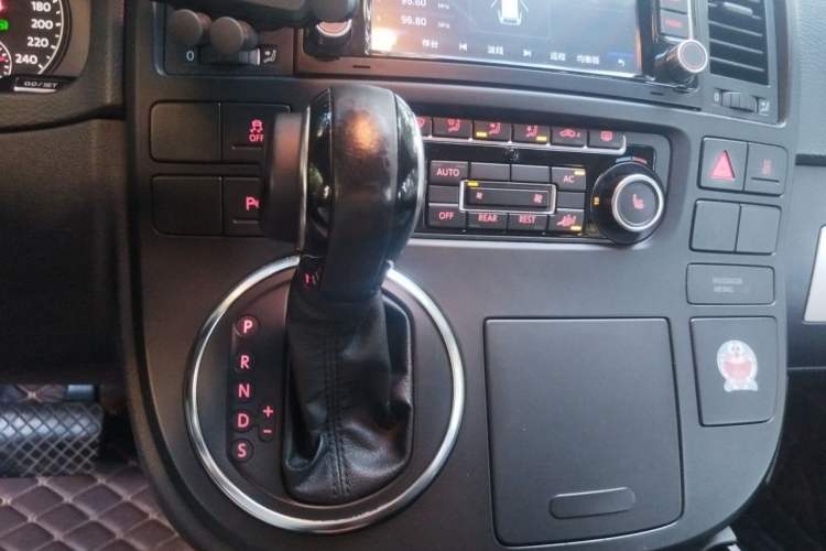 Used Volkswagen Multivan 2012 2.0 TSI Two-Wheel Drive Business Edition Gear Lever
