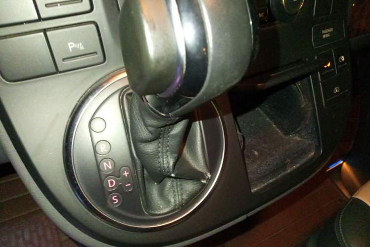 Used Volkswagen Multivan 2012 2.0 TSI Four-Wheel Drive Deluxe Edition Gear Lever