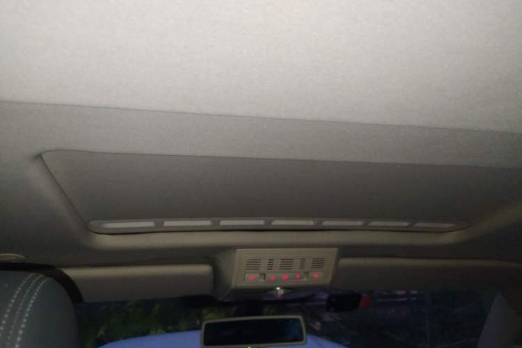 Used Volkswagen Multivan 2012 2.0 TSI Four-Wheel Drive Deluxe Edition Headliner