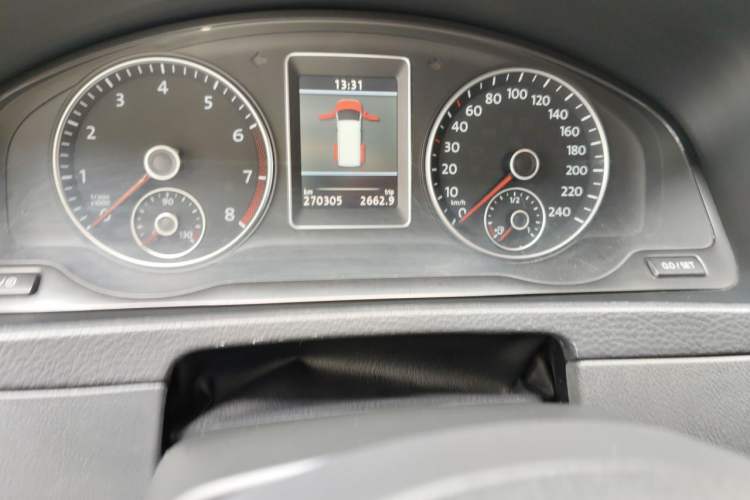 Used Volkswagen Multivan 2012 2.0 TSI Two-Wheel Drive Business Edition Odometer Close Up