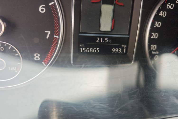 Used Volkswagen Multivan 2012 2.0 TSI Two-Wheel-Drive Luxury Edition Odometer Close Up