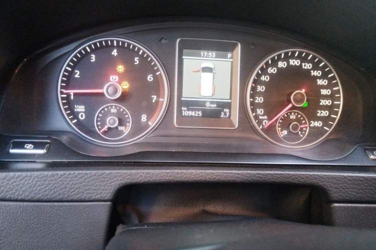 Used Volkswagen Multivan 2012 2.0 TSI Two-Wheel Drive Business Edition Odometer Close Up