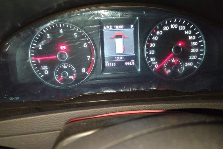 Used Volkswagen Multivan 2012 2.0 TSI Four-Wheel Drive Deluxe Edition Odometer Close Up