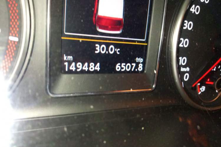 Used Volkswagen Multivan 2012 2.0 TSI Four-Wheel Drive Deluxe Edition Odometer Close Up