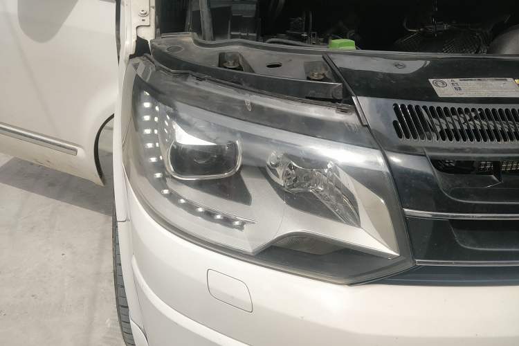 Used Volkswagen Multivan 2012 2.0 TSI Two-Wheel-Drive Luxury Edition Right Front Headlight