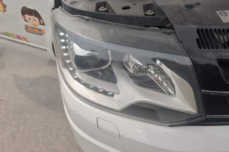Used Volkswagen Multivan 2012 2.0 TSI Two-Wheel-Drive Luxury Edition Right Front Headlight