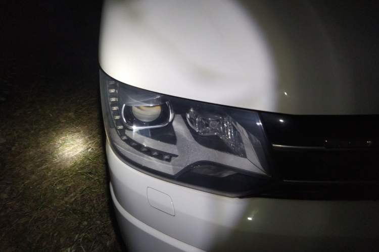 Used Volkswagen Multivan 2012 2.0 TSI Four-Wheel Drive Deluxe Edition Right Front Headlight