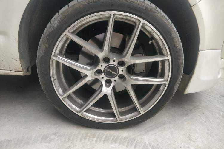 Used Volkswagen Multivan 2012 2.0 TSI Two-Wheel-Drive Luxury Edition Right Front Wheel Hub