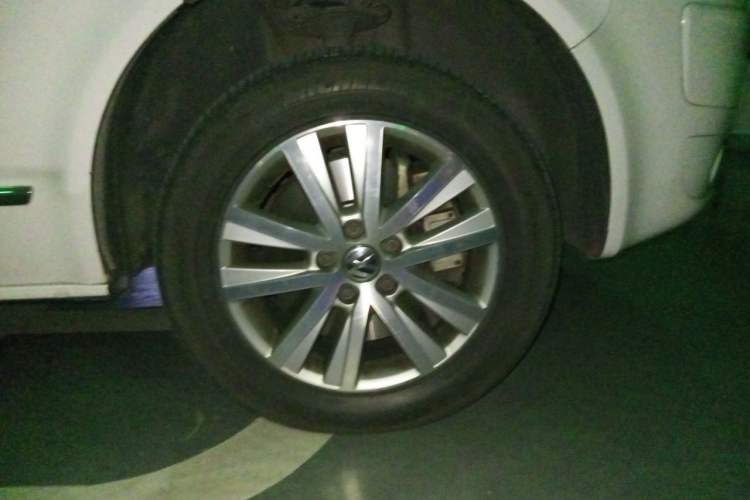 Used Volkswagen Multivan 2012 2.0 TSI Four-Wheel Drive Deluxe Edition Right Front Wheel Hub