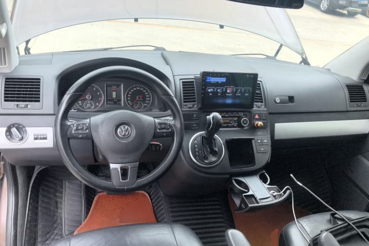 Used Volkswagen Multivan 2012 2.0 TSI Two-Wheel-Drive Luxury Edition Center Console