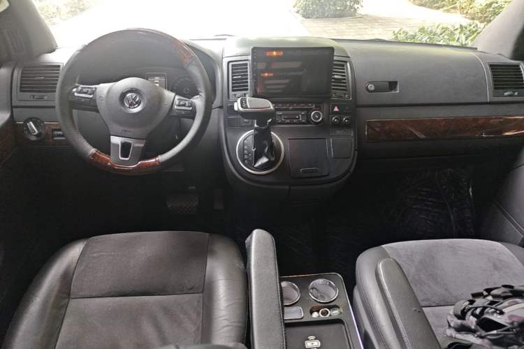 Used Volkswagen Multivan 2012 2.0 TSI Two-Wheel Drive Business Edition Center Console