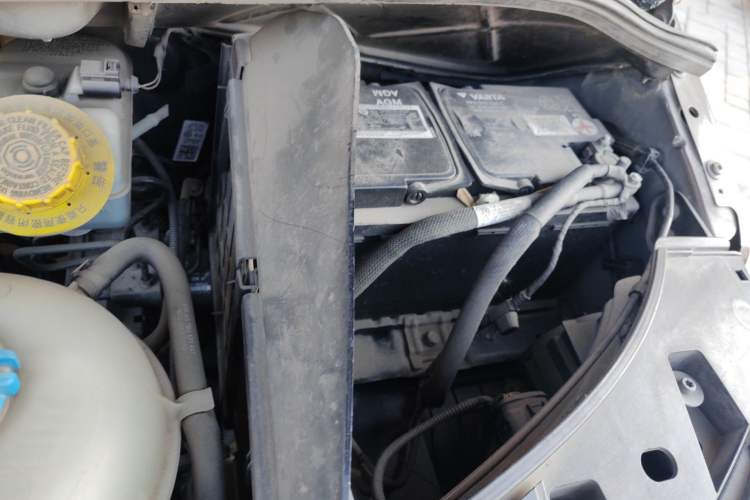 Used Volkswagen Multivan 2012 2.0 TSI Two-Wheel-Drive Luxury Edition Engine Bay Left