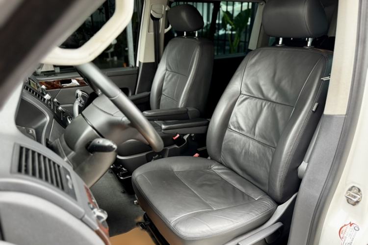 Used Volkswagen Multivan 2012 2.0 TSI Two-Wheel-Drive Luxury Edition Interior 10