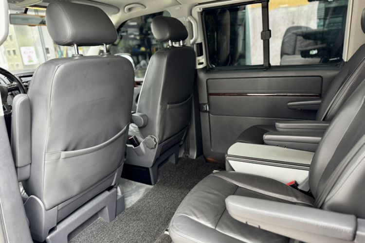 Used Volkswagen Multivan 2012 2.0 TSI Two-Wheel-Drive Luxury Edition Interior 9
