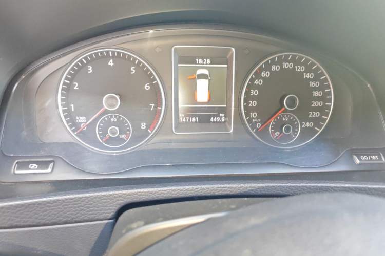 Used Volkswagen Multivan 2012 2.0 TSI Two-Wheel Drive Business Edition Odometer Close Up