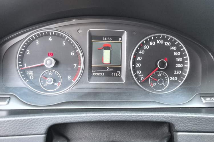 Used Volkswagen Multivan 2012 2.0 TSI Two-Wheel-Drive Luxury Edition Odometer Close Up